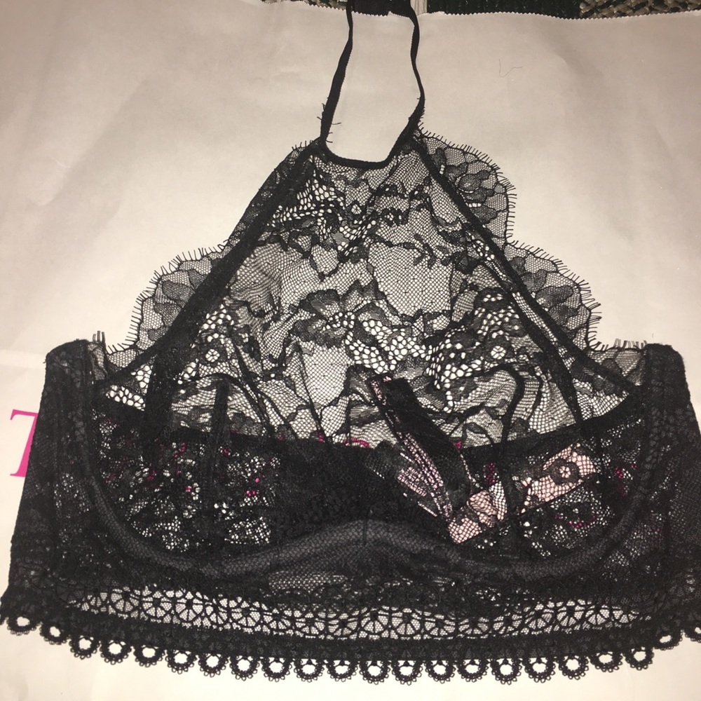 Victoria’s Secret 32D Black Laced Bralette